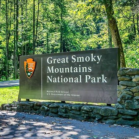 Breathtaking Views Of The Smokies, 3 Mins To Gatlinburg Villa Luaran gambar