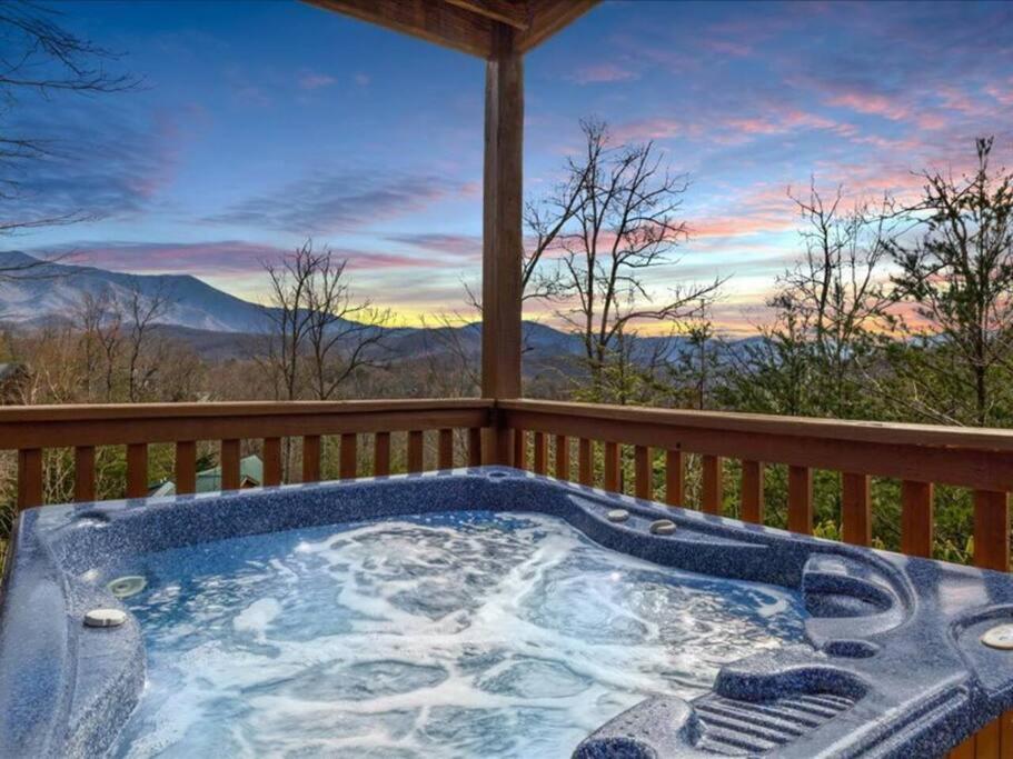 Breathtaking Views Of The Smokies, 3 Mins To Gatlinburg Villa Luaran gambar