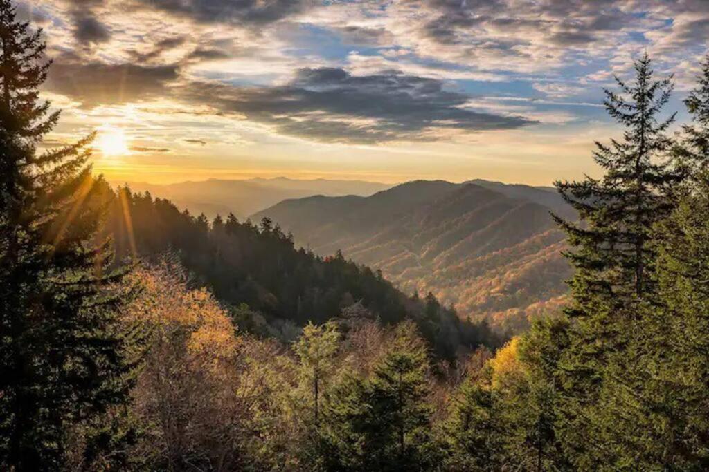 Breathtaking Views Of The Smokies, 3 Mins To Gatlinburg Villa Luaran gambar