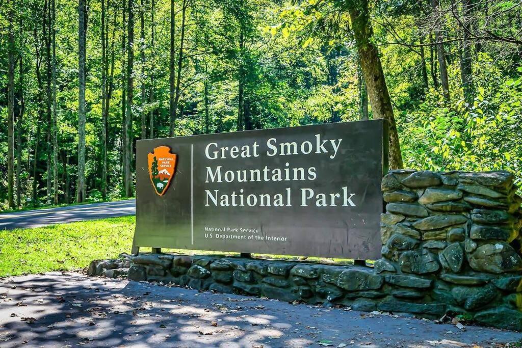 Breathtaking Views Of The Smokies, 3 Mins To Gatlinburg Villa Luaran gambar
